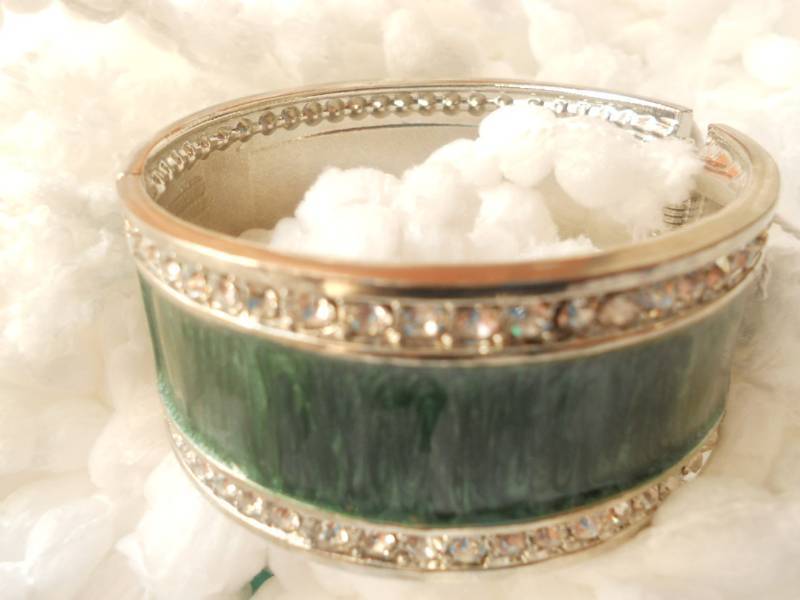 Stone Studded Green Bracelet-080134