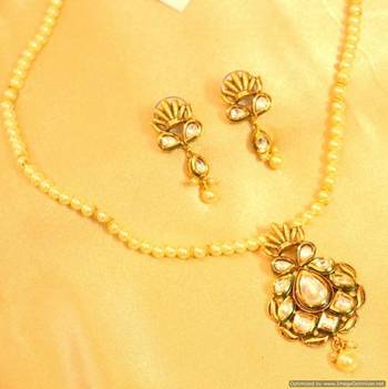Kundan Meenakari Uncut Pendant Set With Pearl Chain 1