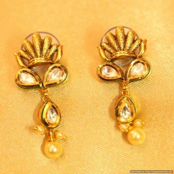 Kundan Meenakari Uncut Pendant Set With Pearl Chain 3