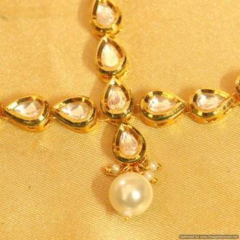 Kundan Meenakari Pear Shaped Pearl Bridal Mathapatti 2