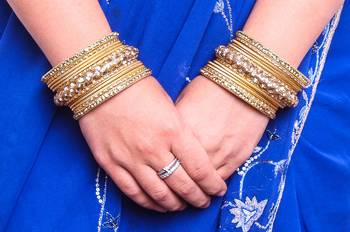 Traditional Shining Bangle Set For Women With Lac And Golden Stone Golden 2