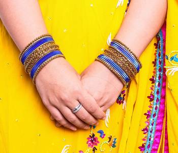 Low Cost Shinning Bangle Set For Women 2