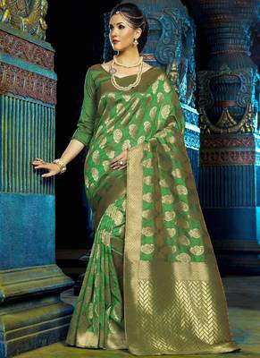 Green woven kanchipuram silk saree with blouse 1