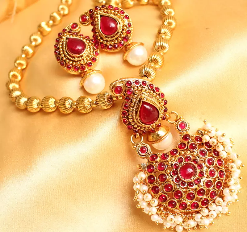 Beautiful Red Pearl Cluster Mango Necklace Set   