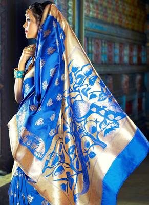 Light blue woven kanchipuram silk saree with blouse 3