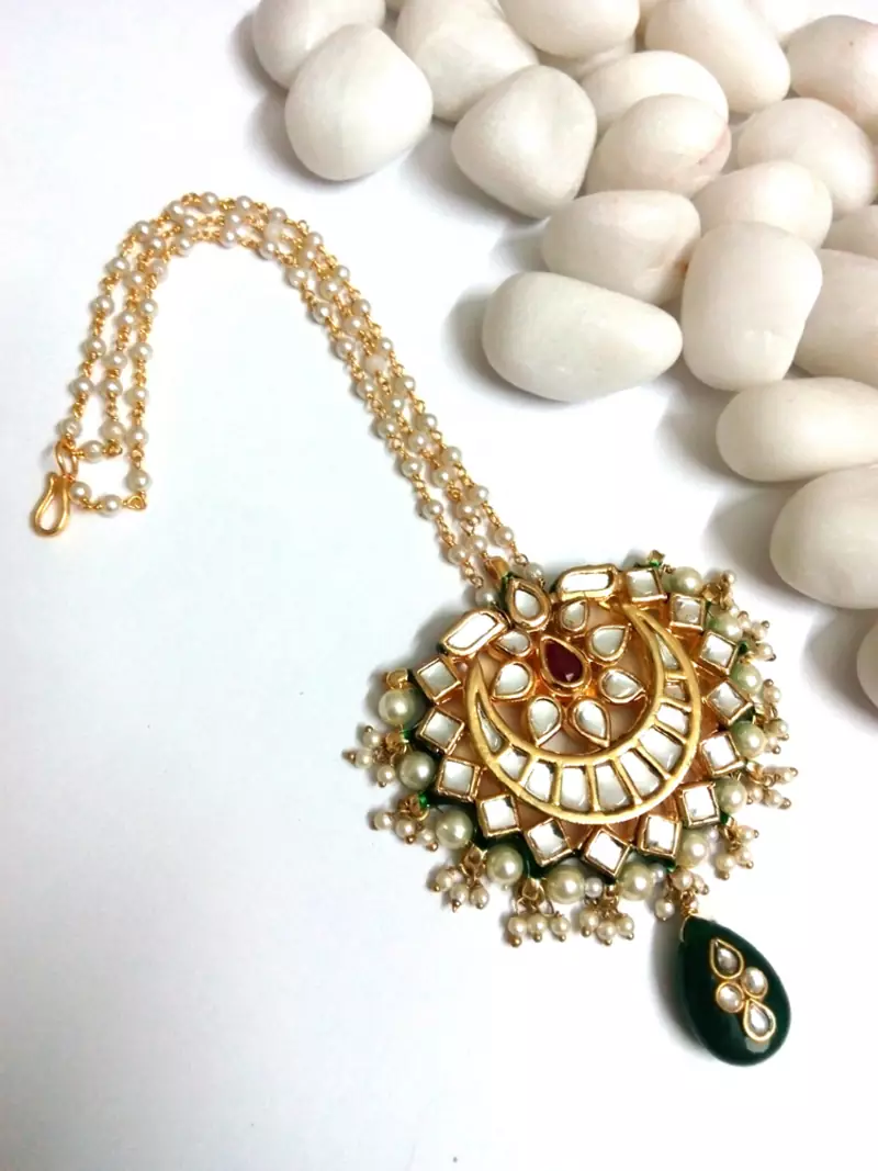 kundan maang tikka with pearl