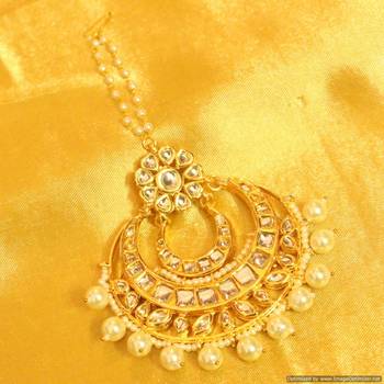 Kundan Meenakari Chaand Baali Pearl Maang Tikka 1
