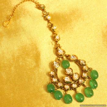 Paisley Green Onyx Kundan Maang Tikka 1