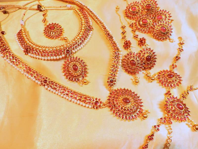 Full Ruby Golden Bridal Set