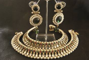 Maroon & Green colour Kundan Anklets & Green colour Earrings 1