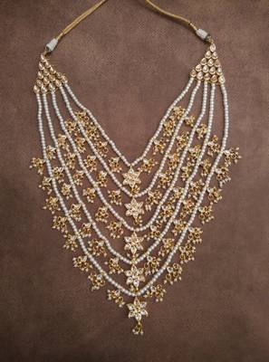 White pearl necklaces 1