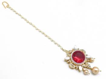 Rajwdi Style Big Stone Maang Tikka Decorated With Crystal 4