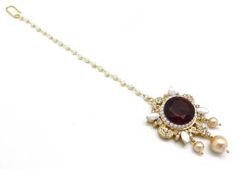 Rajwdi Style Big Stone Maang Tikka Decorated With Crystal 2