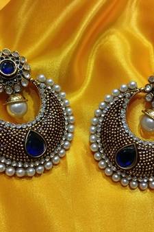 Multicolor pearl earrings