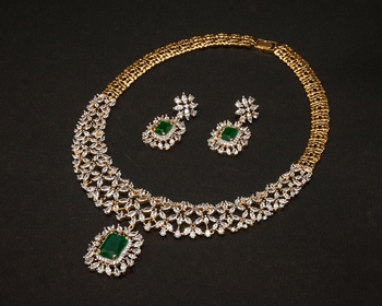 ELEGANT FINE CZ EMERALD NECKLACE SET 