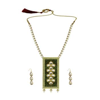 Golden Stone Stud-Gold Platted Brass Pendant Set 1