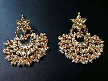 Gauhar White Pearl Earrings 1