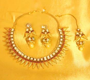 Kundan Meenakari Matt Finish Gold Look Necklace Set 1