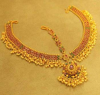 Matt Gold Plated Flower Pattern Bridal Maang Tikka 1