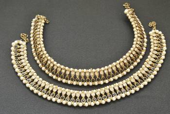 Black colour Pearl Anklets 1