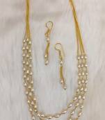 Classy glittering pearls necklace with matching earrings