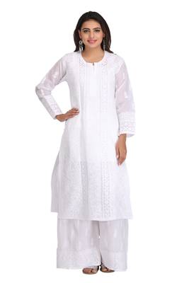 White Embroidered Cotton Chikankari Kurti 2
