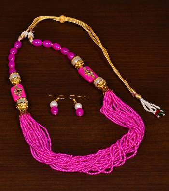 Seed Beaded Necklace with Traditional Festive Touch 1