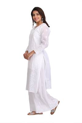 White Embroidered Cotton Chikankari Kurti 3