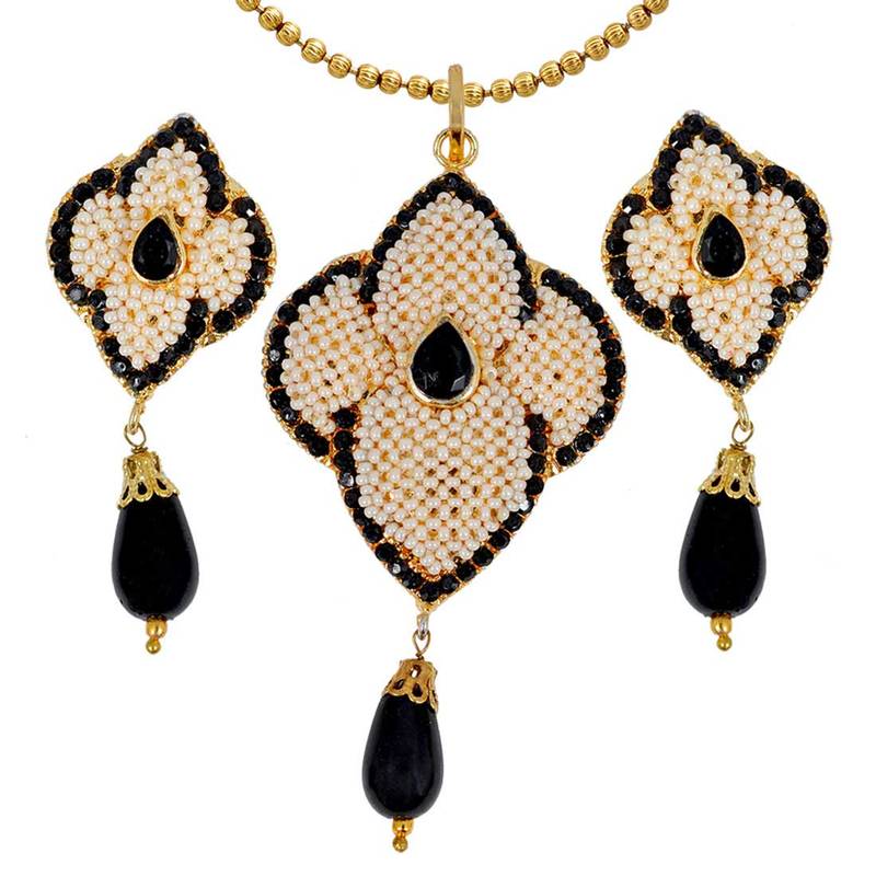 Class Black Jaal Puwai Sarafa Pendant Set