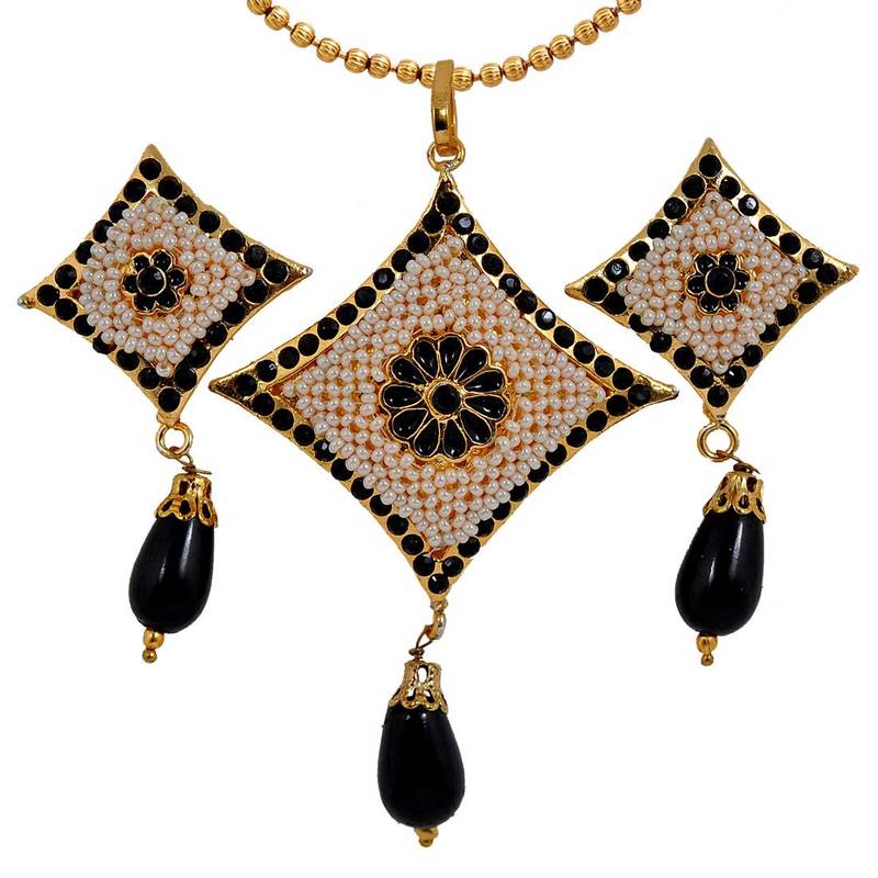 Terrific Black Jaal Puwai Sarafa Pendant Set