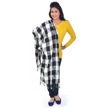 Black N White Chequered Warm Kashmiri Scarf Stole 1