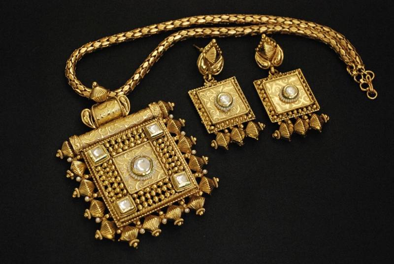Rajwadi Pendant set with Gold Plated Copper Base Reeti Fashion