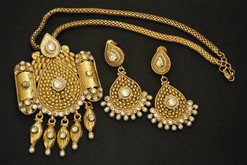 Traditional Rajwadi Pendant set with Copper base 1