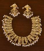 Gold Plated Pearl Embellished Wedding Essential High-End Jadau Choker Set 