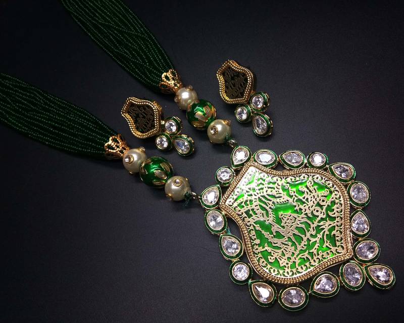 Traditional & Royal Thewa Jewellery Kundan & Golden Plated Necklaces Jewellery