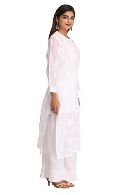 White Embroidered Cotton Chikankari Kurti 3