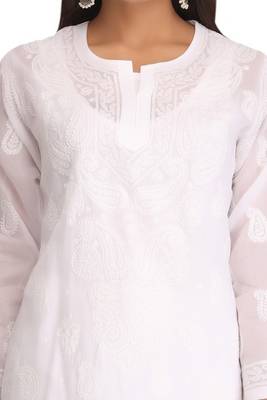 White Embroidered Cotton Chikankari Kurti 4