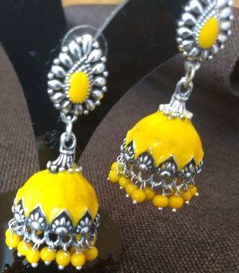 Yellow pearl earrings 2