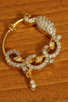 Peacock Diamond Look Pressable Nose Ring