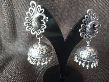 Silver pearl earrings 1
