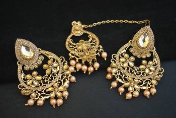  Eye-Catchy Floral Motif Maang Tikka Jewellery Set 1