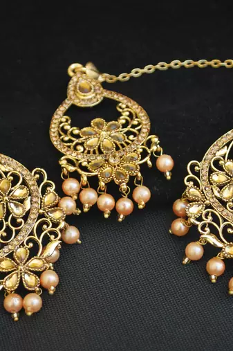  Eye-Catchy Floral Motif Jewellery Set