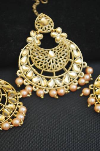 Reeti Fashions -Rose Gold Pearl earring-tikka Jewellery set. 