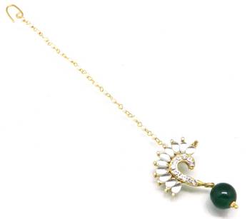 Unique Shaped Maang Tikka Decorated With Kundan And Crystal 1