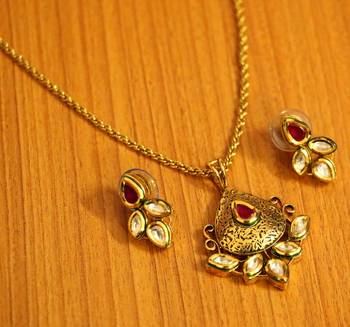 Ruby Antique Gold Look Kundan Meenakari Pendant Set 1