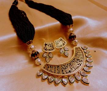 Kundan Thewa Black Necklace 1