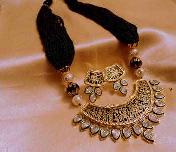 Kundan Thewa Black Necklace 2