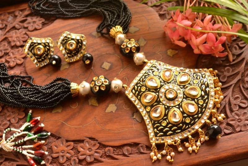 Grand Kundan Stone Big Pendant Agate Stone Necklace Set