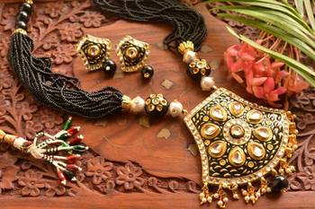 Grand Kundan Stone Big Pendant Agate Stone Necklace Set 3