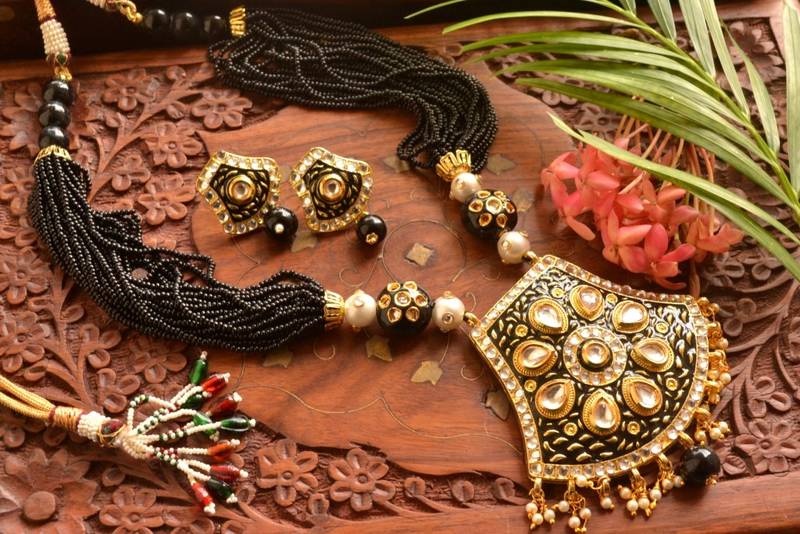 Grand Kundan Stone Big Pendant Agate Stone Necklace Set